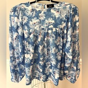 VICI Collection Floral Blouse.  New Without Tags.  Medium.